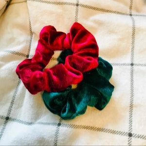 🌲🎅🏻 Bundle of Two Velvet Christmas Scrunchies